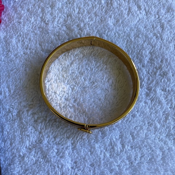 New KATE SPADE Heart BLACK GOLD-TONED BANGLE BRACELET - Picture 2 of 10